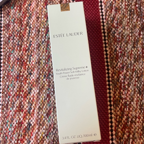 Estée Lauder Revitalizing Supreme+ Youth Power Soft Milky Lotion Moisturizer NIB - Picture 2 of 5